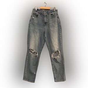 DISTRESSED AMERICAN EAGLE CURVY FIT MOM JEANS